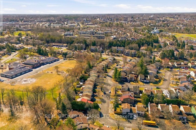 29633974/1095-avignon-court/orleans-wood/ottawa/ontario/K1C2M2_31