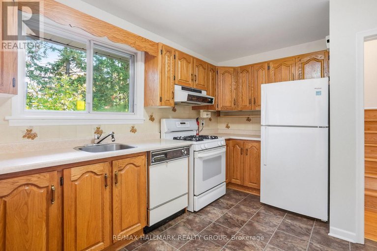 29046798/1760-laxton-crescent/bel-air-heights/ottawa/ontario/K2C2N3_14