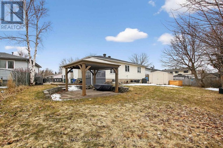 29556063/44-ballantrae-way/glencairnhazeldean/ottawa/ontario/K2L1N5_31