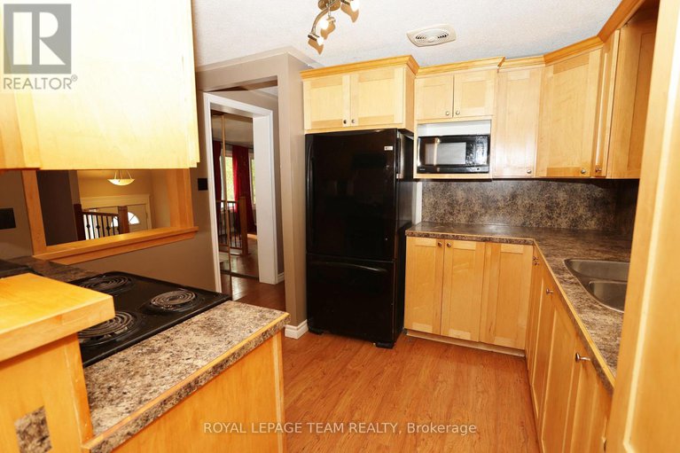 28826941/425-joseph-street/kemptville/north-grenville/ontario/K0G1J0_9