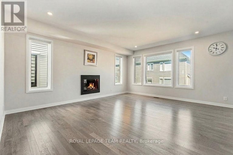 29462511/389-appalachian-circle/half-moon-bay/ottawa/ontario/K2J6X3_13