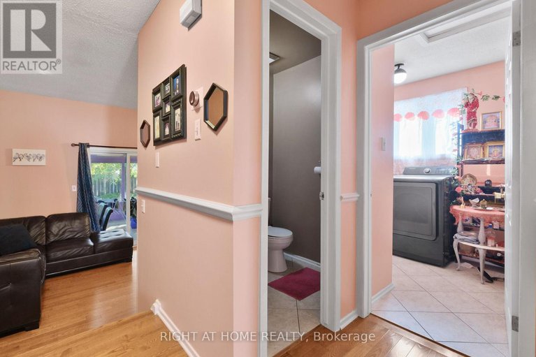 28221078/6104-vineyard-drive/convent-glen/ottawa/ontario/K1C2K2_17