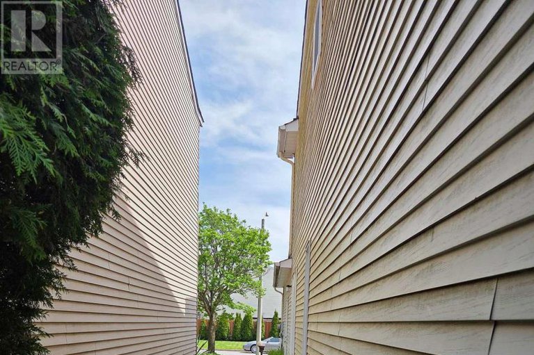 27816739/31-dossetter-way-e/hunt-club-park/ottawa/ontario/K1G4S3_15