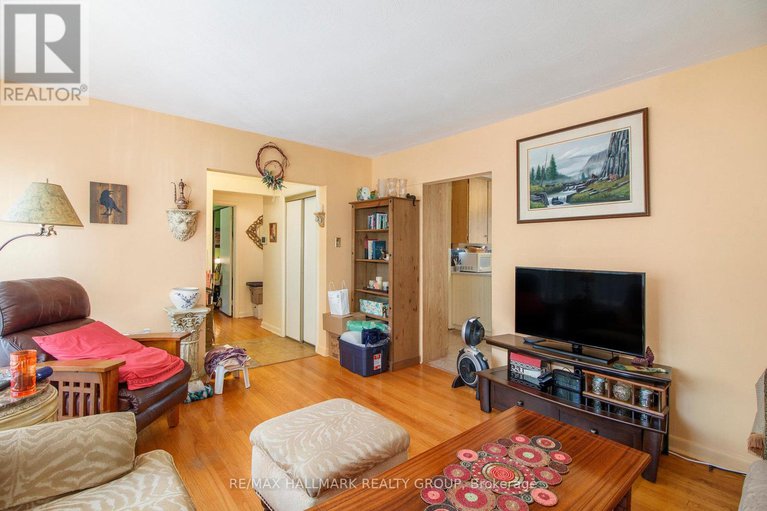 28476380/1036-gill-avenue/elmvale-acresurbandale/ottawa/ontario/K1G2R3_8