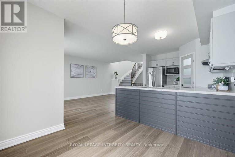 28906811/2018-winsome-terrace/fallingbrookgardenway-south/ottawa/ontario/K4A4Y4_16