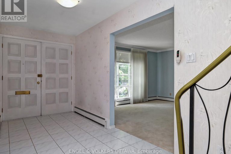 28544355/968-sadler-crescent/whitehaven/ottawa/ontario/K2B5H7_3
