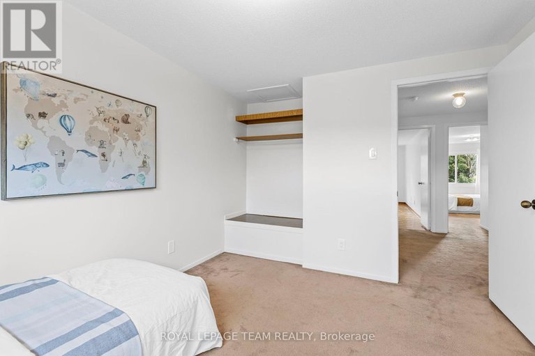 28930339/2163-orient-park-drive/blackburn-hamlet-south/ottawa/ontario/K1B4W1_27
