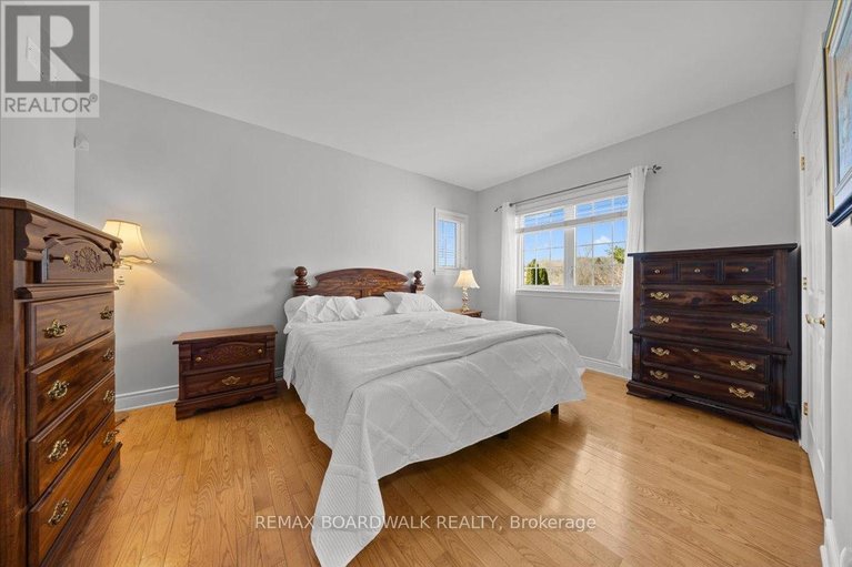 29641184/1210-barnett-drive/cumberland-village/ottawa/ontario/K4C1C7_26