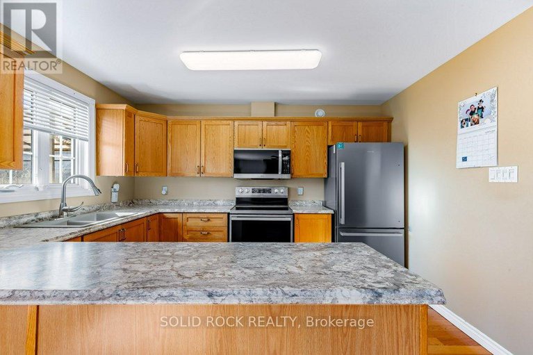 28671866/9-grove-street/iroquois/south-dundas/ontario/K0E1K0_15