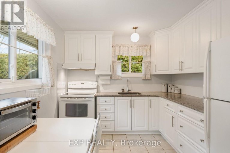 29114115/1233-meadowlands-drive-e/city-viewskylinefisher-heightsparkwood-hills/ottawa/ontario/K2E6K2_16