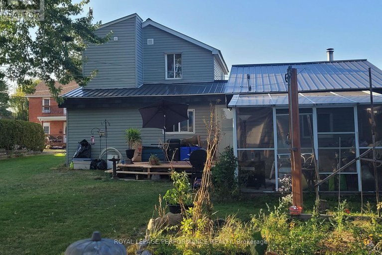 28932365/975-queen-street/lorignal/champlain/ontario/K0B1K0_25