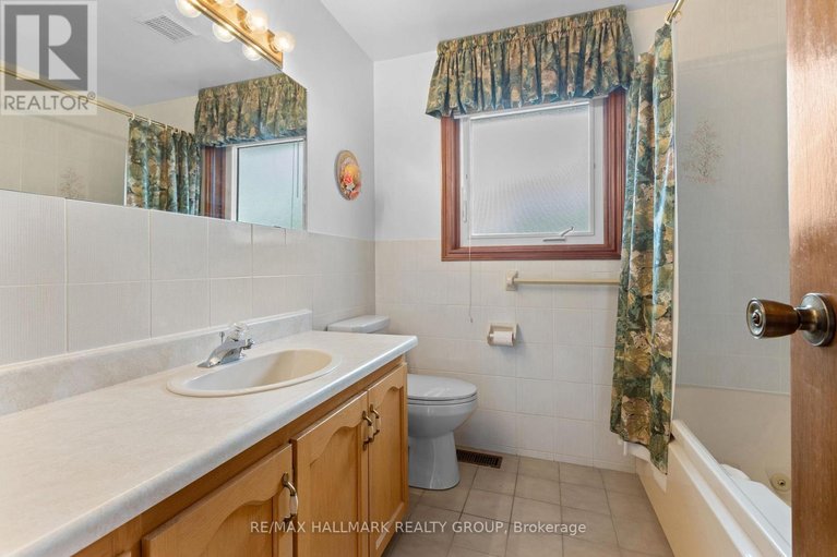 29615585/1310-ferguson-street/bel-air-heights/ottawa/ontario/K2C2K4_36