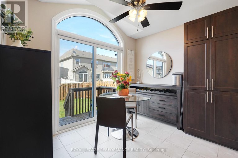 28987499/243-silvermoon-crescent/avalon-east/ottawa/ontario/K4A0P8_20