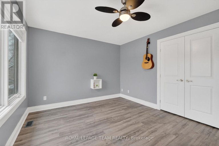 29501223/a-142-a-queen-mary-street/overbrookcastle-heights/ottawa/ontario/K1K1X5_27