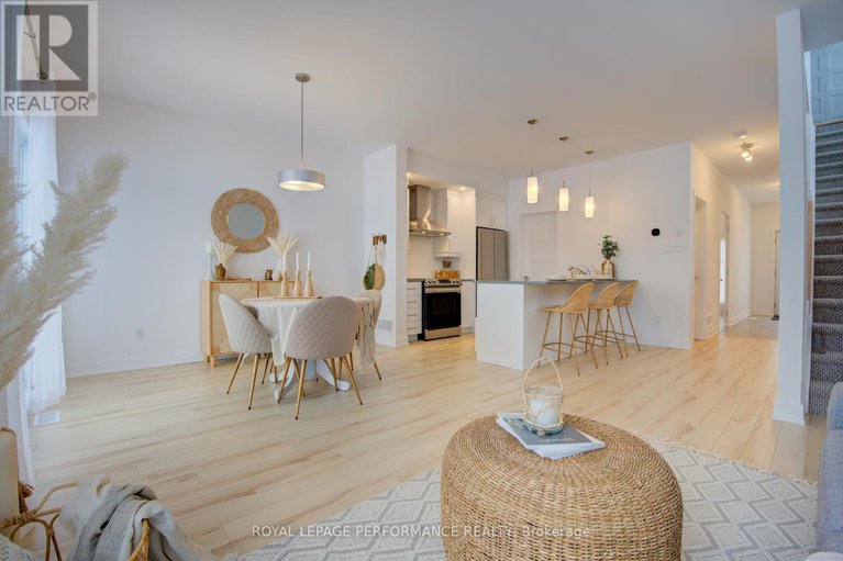 29272739/2416-gray-crescent/town-of-rockland/clarence-rockland/ontario/K4K0H3_22