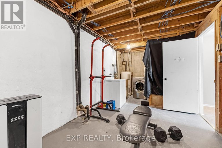 29415579/52-44a-woodvale-green/craig-henrywoodvale/ottawa/ontario/K2G4H4_21