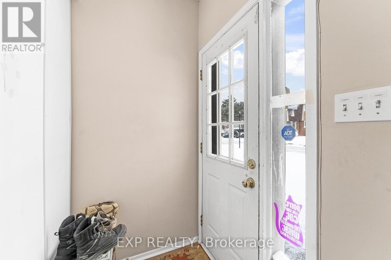 29415579/52-44a-woodvale-green/craig-henrywoodvale/ottawa/ontario/K2G4H4_4