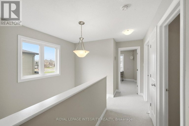 29671638/208-mountain-sorrel-way/avalon-west/ottawa/ontario/K4A1H2_23