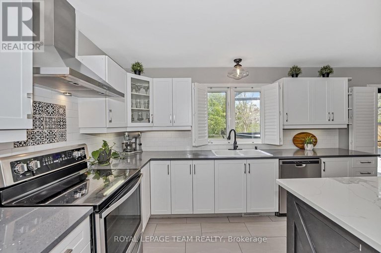 28330707/6891-twin-lakes-avenue/greely/ottawa/ontario/K4P1P1_13