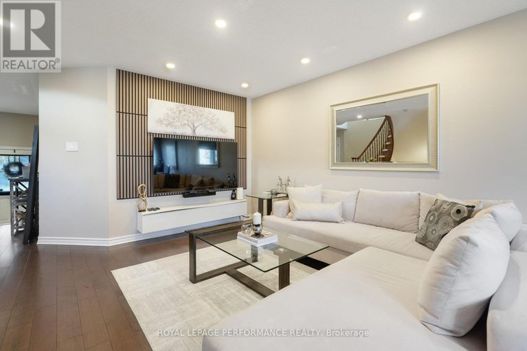 28987499/243-silvermoon-crescent/avalon-east/ottawa/ontario/K4A0P8_11