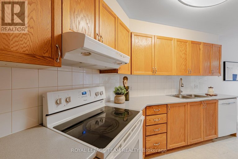 29615584/1615-locksley-lane/beaconwood/ottawa/ontario/K1J1B6_18