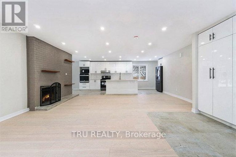 28740163/39-sunnycrest-drive/city-viewskylinefisher-heightsparkwood-hills/ottawa/ontario/K2E5Y4_6
