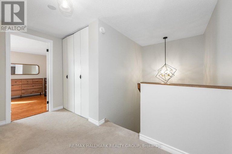 29349068/70-melanie-crescent/glencairnhazeldean/ottawa/ontario/K2L2J8_22