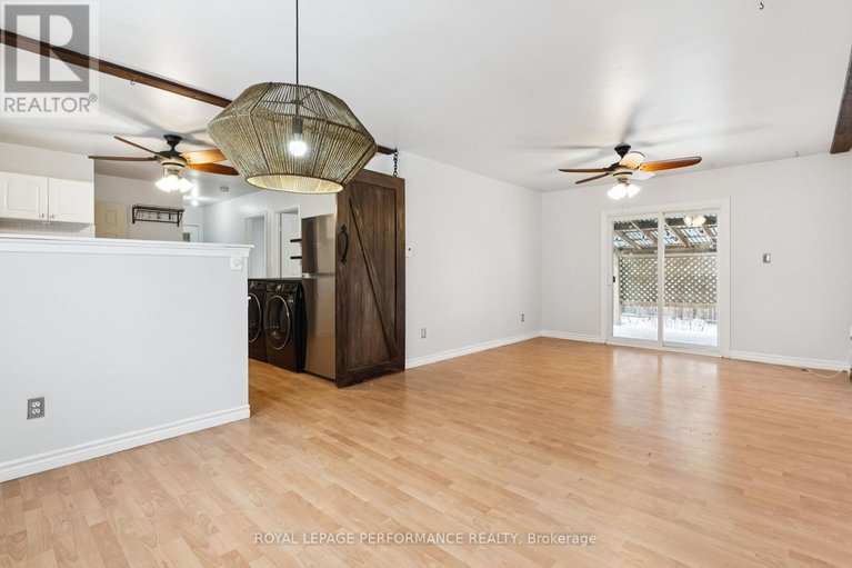 29513400/121-elizabeth-street/pakenham/mississippi-mills/ontario/K0A2X0_5