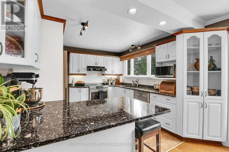 29388730/2248-quinton-street/urbandale-acres/ottawa/ontario/K1H6V3_8