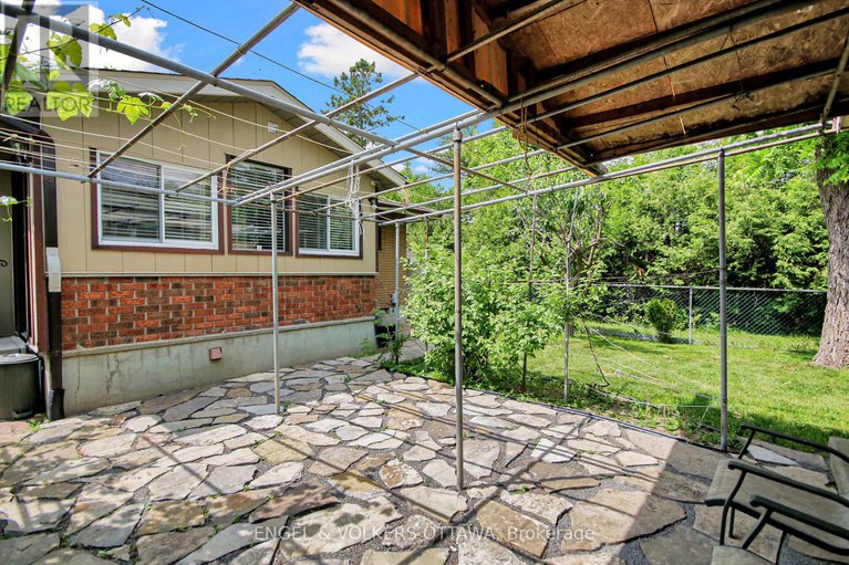 28483641/8-greenwich-avenue/carleton-heights/ottawa/ontario/K2E5E6_31