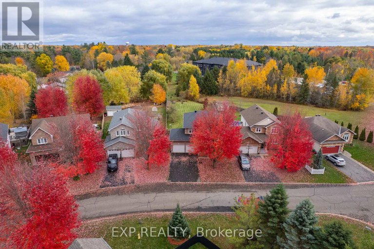 29033909/17-olde-towne-avenue/village-of-russell/russell/ontario/K4R0A5_2