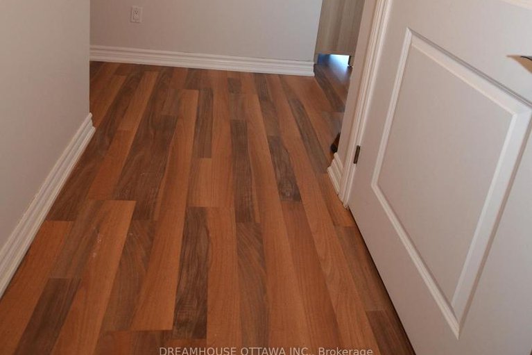 29057967/107-1490-heron-road/heron-gate/ottawa/ontario/K1V6A5_4