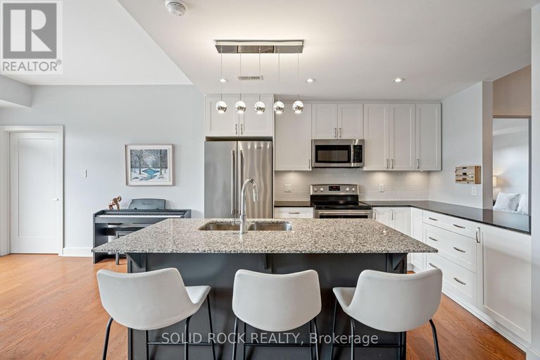 28694497/301-345-elizabeth-cosgrove-private/mer-bleuebradley-estatesanderson-park/ottawa/ontario/K1W0K6_8