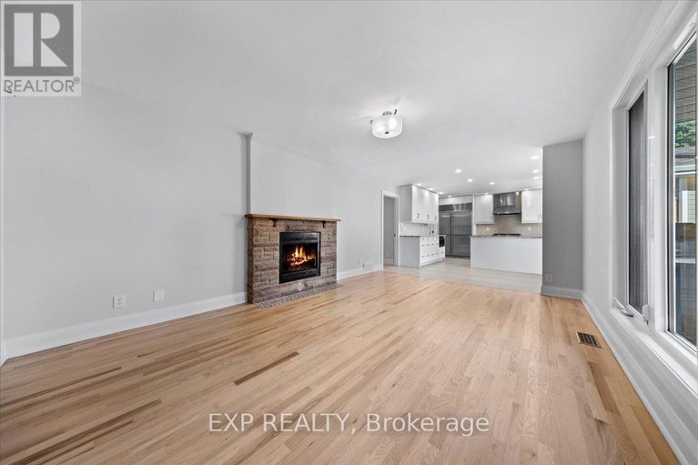 29043972/18-ivylea-street/craig-henrywoodvale/ottawa/ontario/K2G4X5_6