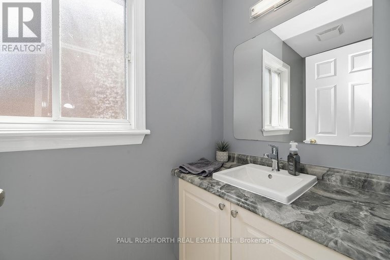 29652809/4316-owl-valley-drive/riverside-southgloucester-glen/ottawa/ontario/K1V1L3_19