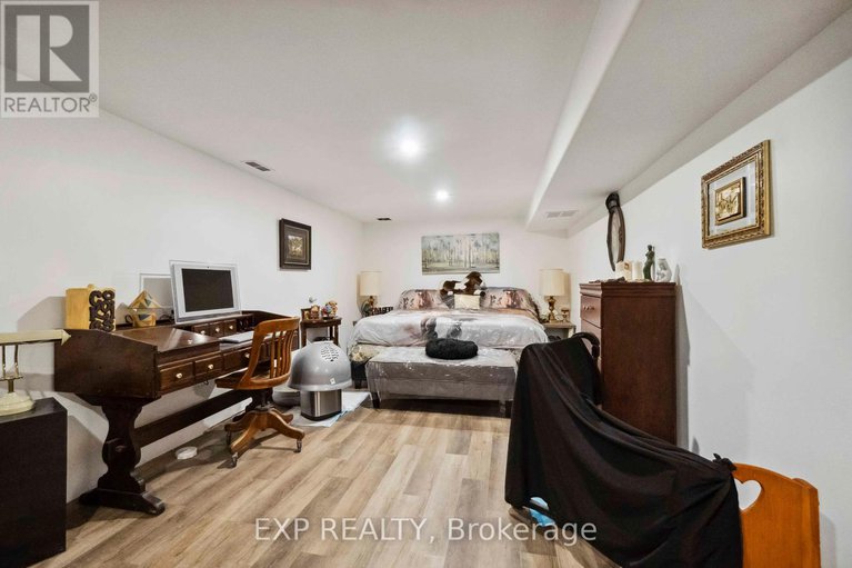 28986879/2092-legrand-crescent/queenswood-heights-south/ottawa/ontario/K1E3T6_25