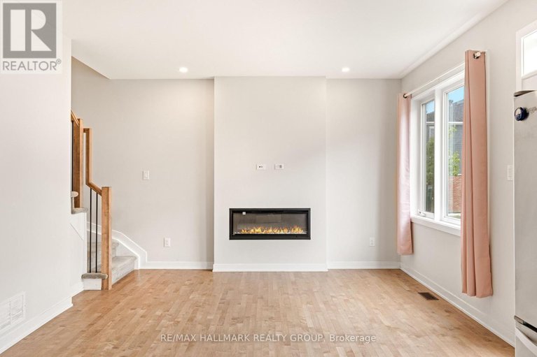 28629018/243-surface-lane/half-moon-bay/ottawa/ontario/K2J6X9_9