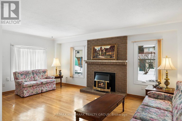 29434768/1177-st-moritz-crescent-n/convent-glen-north/ottawa/ontario/K1C2B2_17