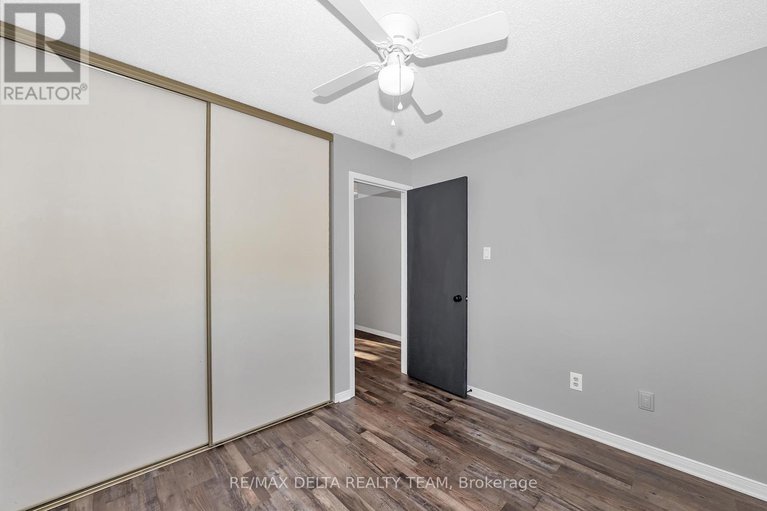 29041515/1423-caravel-crescent/bilberry-creekqueenswood-heights/ottawa/ontario/K1E3P5_21