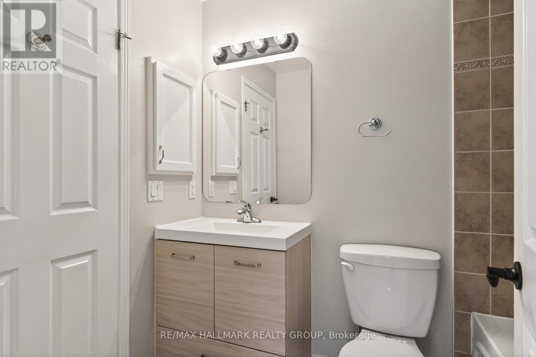 29659559/142-gatestone-private/beacon-hill-south/ottawa/ontario/K1J1K5_33