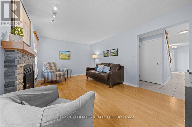 28820212/605-falwyn-crescent/fallingbrookridgemount/ottawa/ontario/K4A2B4_19