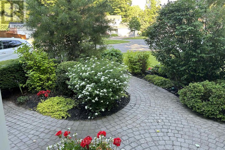 28136010/5-erinlea-court/pineglencountry-place/ottawa/ontario/K2E7C8_47