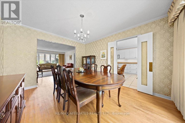 28785482/49-silver-aspen-crescent/blackburn-hamlet/ottawa/ontario/K1B3C3_10