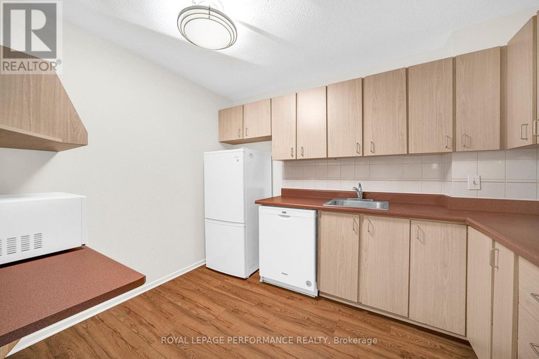 29120637/806-1599-lassiter-terrace/beaconwood/ottawa/ontario/K1J8R6_18