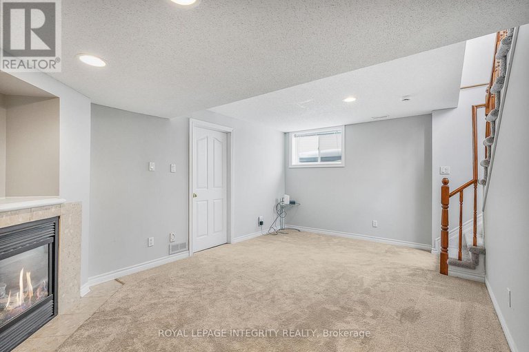 29378274/1033-markwick-crescent/notting-hillsummerside/ottawa/ontario/K4A4X5_26