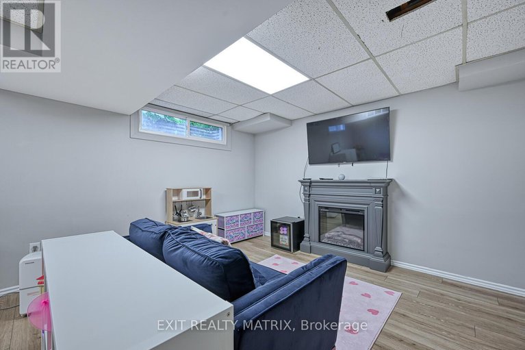 28875477/90-chesterton-drive/borden-farmstewart-farmcarleton-heightsparkwood-hills/ottawa/ontario/K2E5T6_16