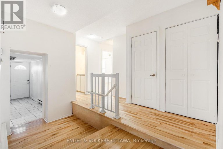 28243621/467-edgeworth-avenue/woodroffe/ottawa/ontario/K2B5L2_26