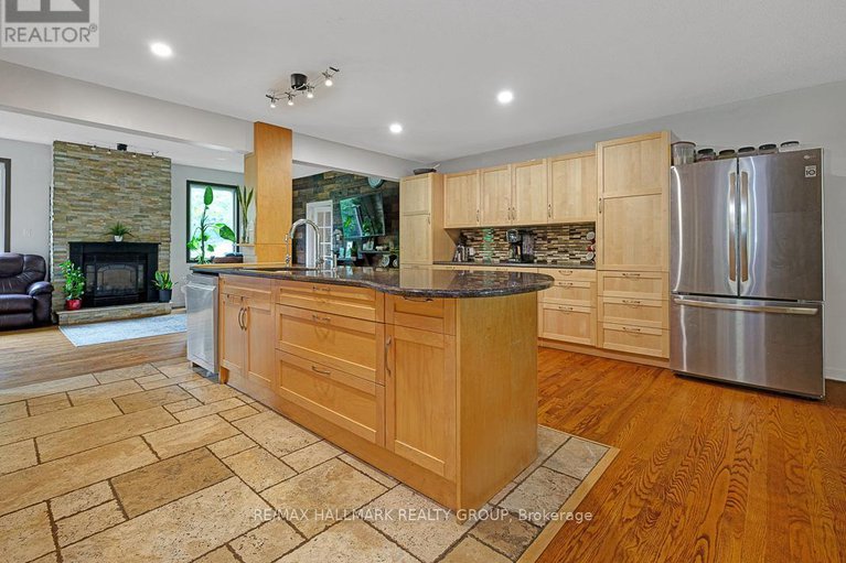 28460164/31-hilliard-avenue/city-viewskylinefisher-heightsparkwood-hills/ottawa/ontario/K2E6B9_19