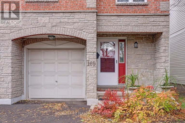 29081363/169-arcola-private/overbrookcastle-heights/ottawa/ontario/K1K4W9_2