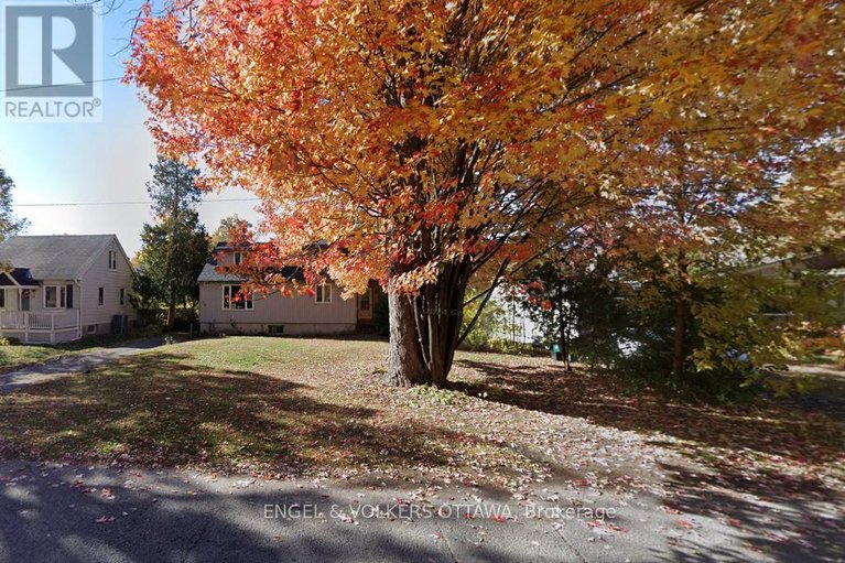 29634427/72-scrivens-street/britannia/ottawa/ontario/K2B6H1_1